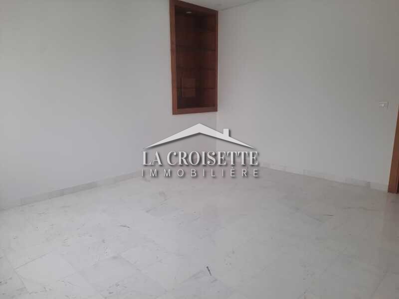 Triplex S+5 avec piscine à La Soukra
